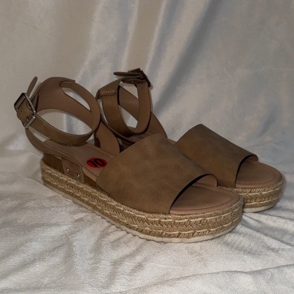 Cushionaire Tan Espadrille Sandals
